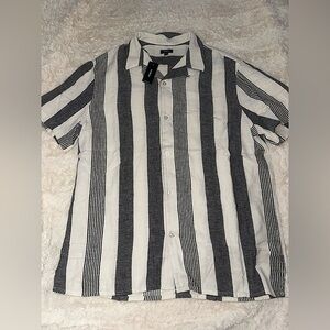 Men’s Striped Design Rayon Short Sleeved Button Up Dress Up Casual Shirt NWT
